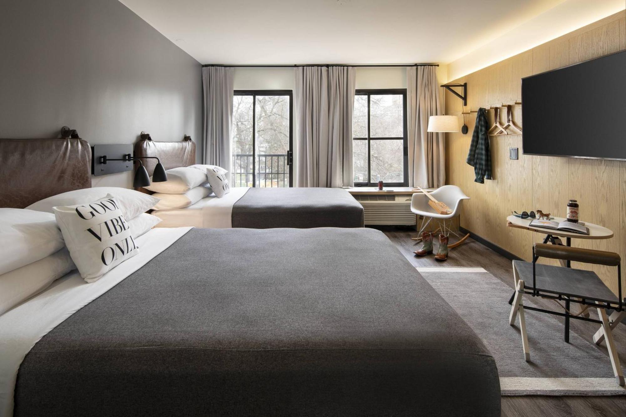 Moxy Downtown 3*