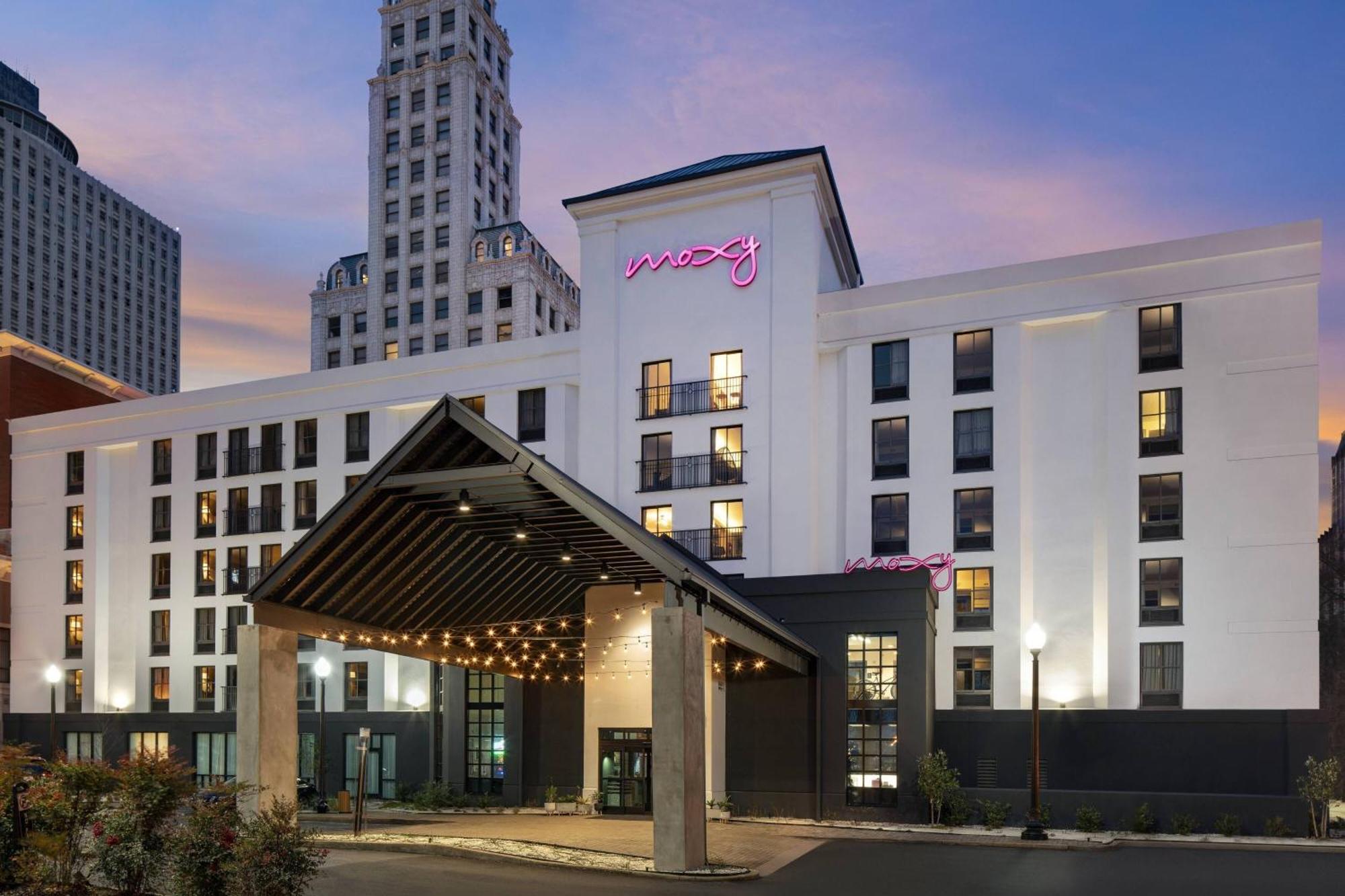 Moxy Downtown Hotel 3*