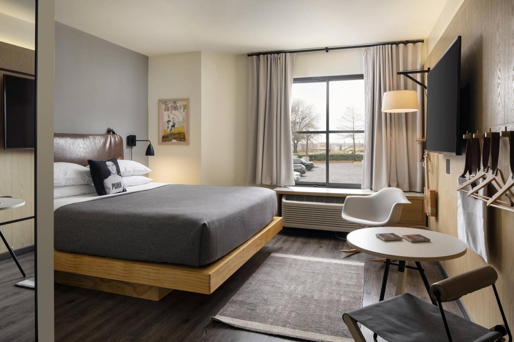 Moxy Downtown