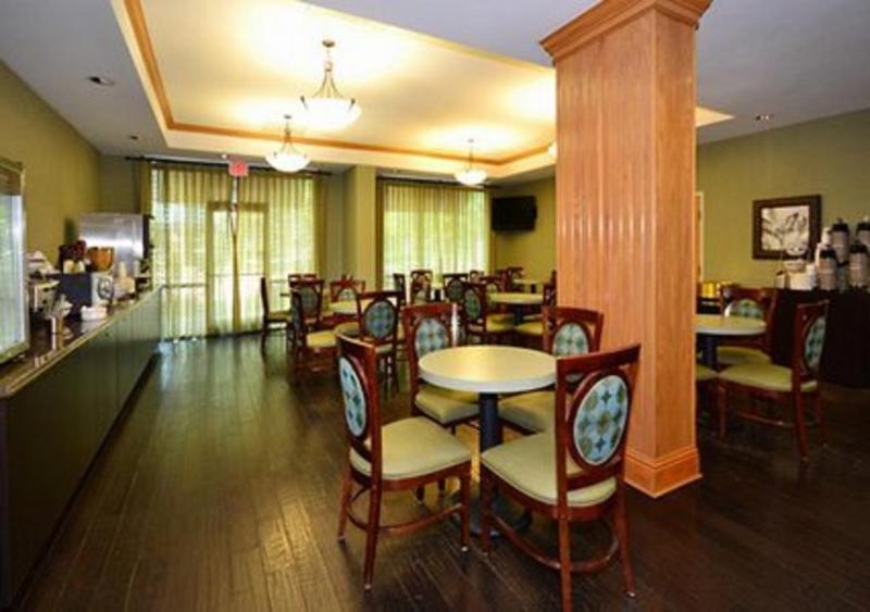 Moxy Downtown Hotel 3*