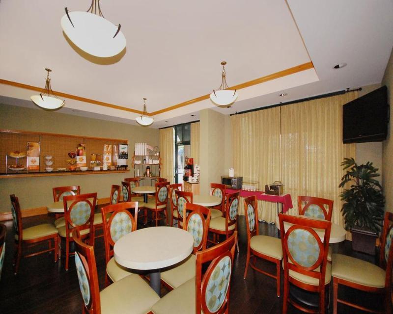 Moxy Downtown Hotel