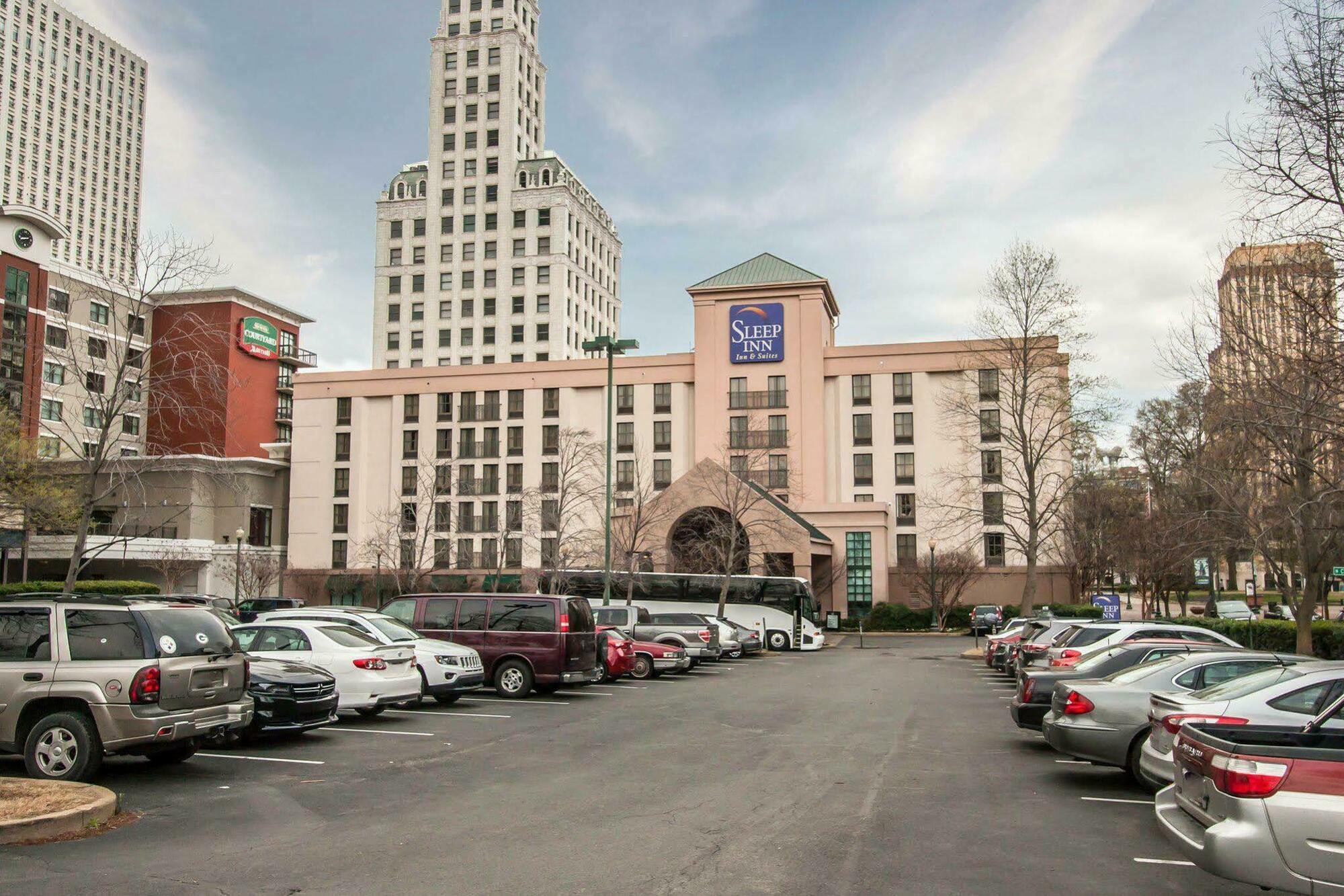 Moxy Downtown 3*
