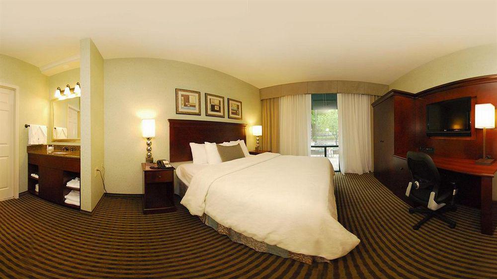 Moxy Downtown Hotel 3*