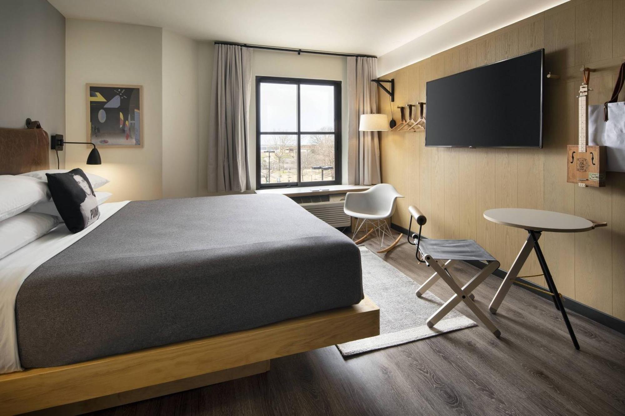 Moxy Downtown Hotel