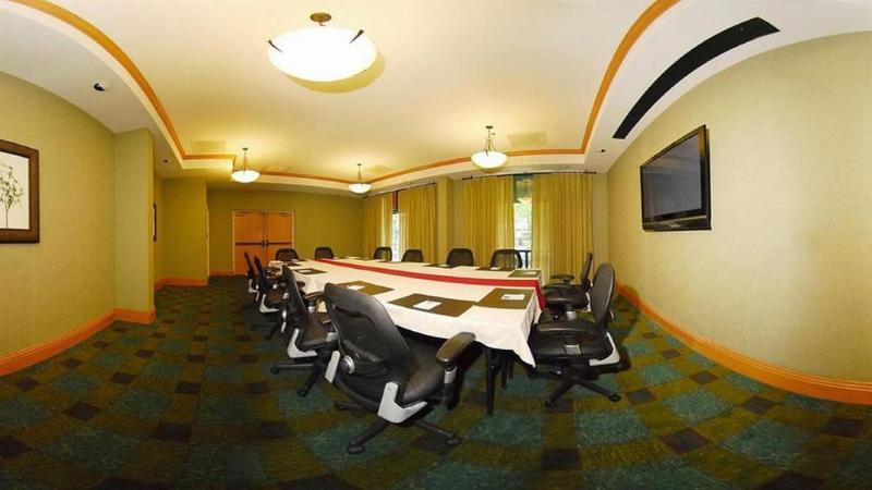 Moxy Downtown 3*
